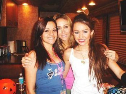 Miley Cyrus (17) - 0 0 Miley Cyrus 0 0