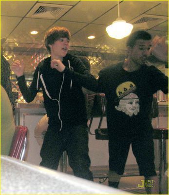 justin bieber dancing (1) - Justin Bieber Dancing In Bahamas