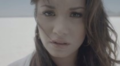 41875425_LDOZWHQKB - demi lovato skyscraper