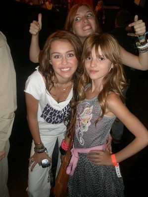 Yaay! Funny piic:x - x Miley with her fans x