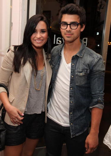 JW_JoeDemiBoutique_0428-004 - JOE and Demi-Joe and Demi at the Revival Boutique Opening