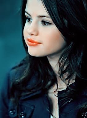 selena-cutie-selena-gomez-11374917-282-381