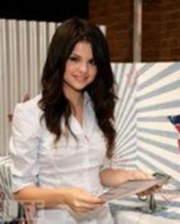 03c56_selena-gomez-demi-lovato-amigas1