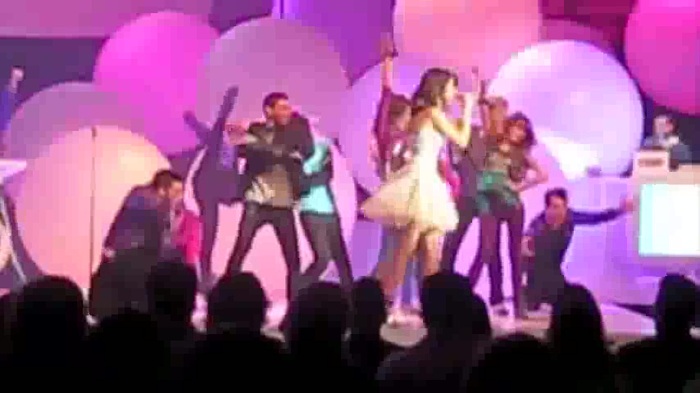 SELENA GOMEZ Performs Live with BELLA. ZENDAYA and Entire SHAKE IT UP Cast! 066