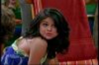 selena gomez in the suite life on deck (15)
