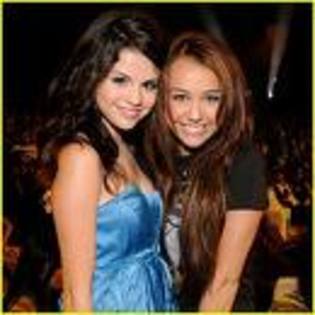 selena and miley friend