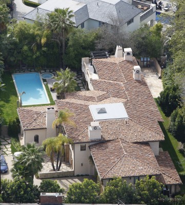 normal_006 - 2010 Aerial Shots of her House in Toluca Lake