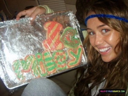 Miley Cyrus (25) - 0 0 Miley Cyrus 0 0