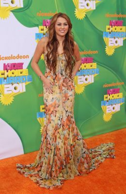 normal_121~3 - 02 04 - Nick Kids Choice Awards - Arrivals