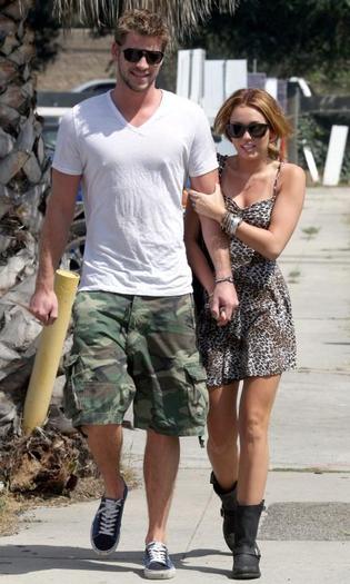 miley-cyrus-leopard-print-lunch-date%20%28913%29