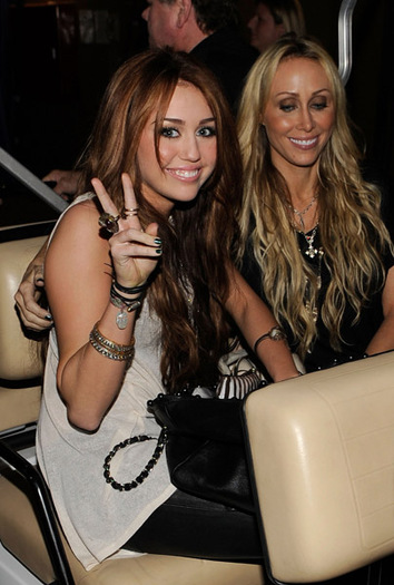 Miley-Cyrus_COM_KidsChoiceAwards_27March2010_11 - 23rd Annual Kids Choice Awards - March 27th 2010
