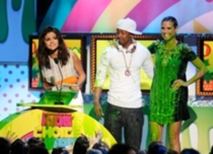ll - 2 04 2011 - ll (15) - Selena Gomez Award Shows 2O11 April O2 Kids Choice Awards