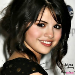 40268642_DYMQAUVDR - Selena Gomez