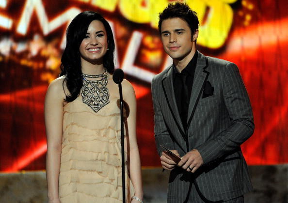 Demi-2009-American-Music-Awards-demi-lovato-9163789-594-420 - Demi Lovato at American Music Awards