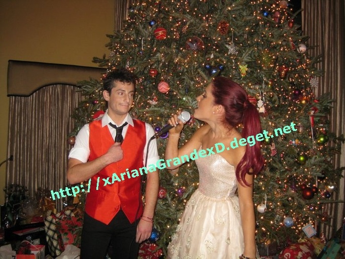 http://xArianaGrandexD.deget.net