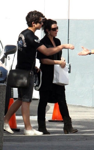 normal_nick-jonas-032010-4 - Nick-Out at a Studio in Los Angeles