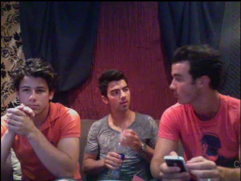 Jonas Brothers Live Chat (12)