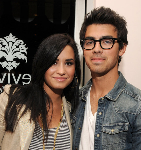JW_JoeDemiBoutique_0428-007 - JOE and Demi-Joe and Demi at the Revival Boutique Opening