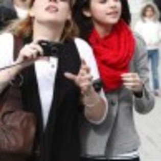 selena-gomez-paris-stroll-14_01-97x97