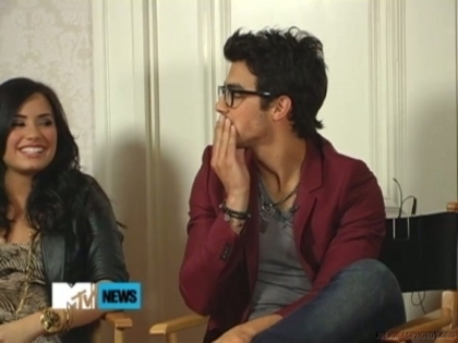 05-19-10-MTV-Interview-jemi-12345729-400-300 - Demi Lovato and Joe Jonas