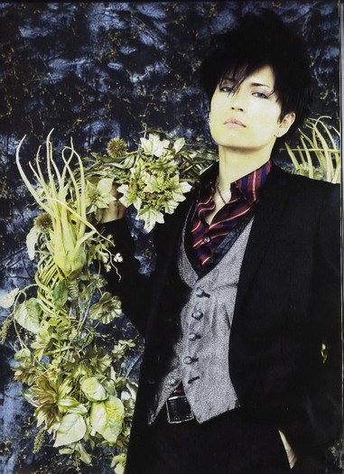 Gackt-Arena-magazine-scans-gackt-6970722-1275-1754