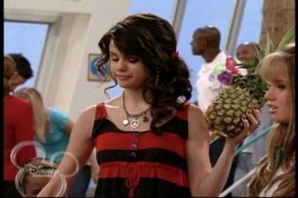 2-25-Cast-Away-To-Another-Show-Screencap-selena-gomez-7393916-400-266