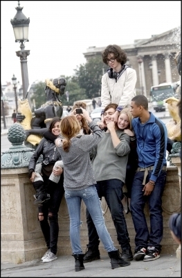 Filming LOL in Paris. xD (19)