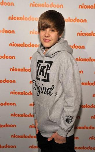 justin-bieber-031110-12