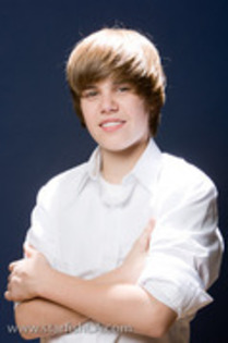 EZDWOYNMOTSLVKHANMH - Justin Drew Bieber