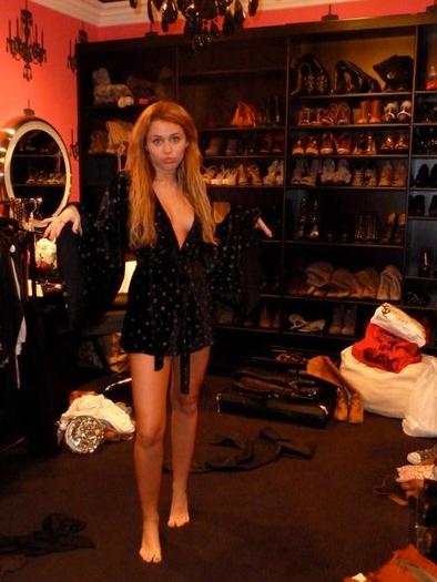 aww - 2 pics of miley cyrus in her room
