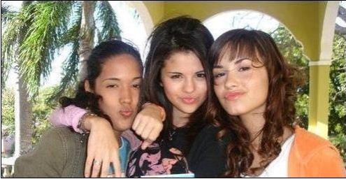 3 girls - Princess protection program behind the scenes