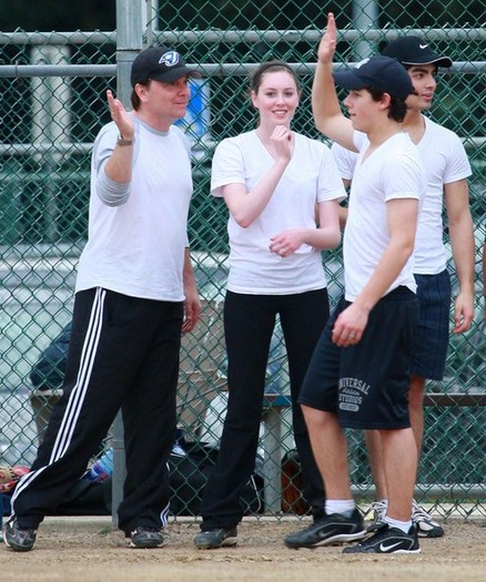 Jonas+Brothers+Playing+Softball+Game+E42TkFU85Zll