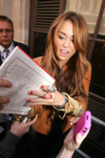 17048171_DFVJQFKPF - Miley Cyrus Leaves Radio 1