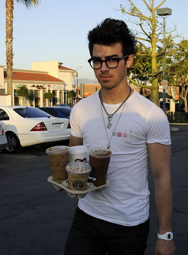 Out-getting-starbucks-with-Jack-joe-jonas-10452517-368-500 - JOE-Out at a local Starbucks in Los Angeles