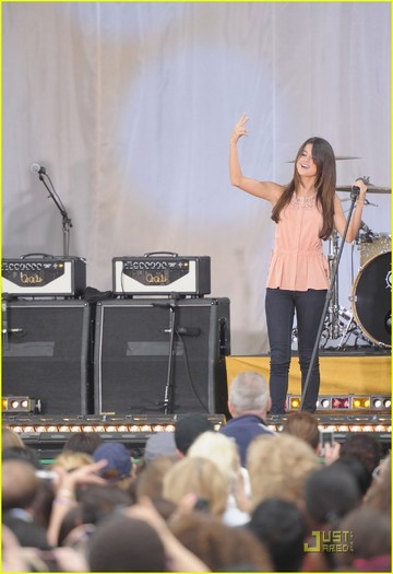 selena-gomez-good-morning-america-08 - x - Selena Gomez - x