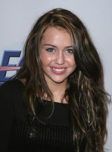 Miley_Cyrus_1256836106_4