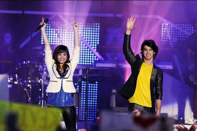 me and joe - Disney Channel Games Concert - May 3rd 2008