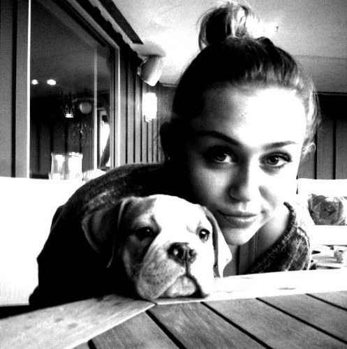 Miley with Ziggy =)♥