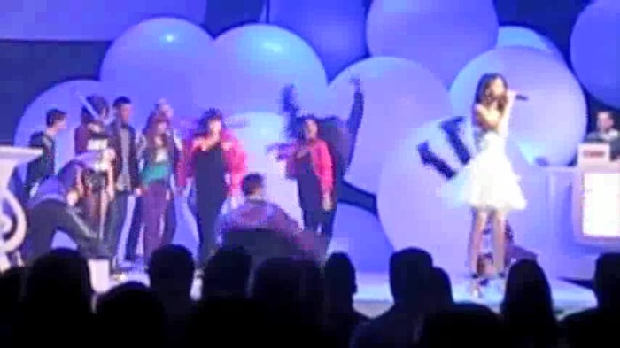 SELENA GOMEZ Performs Live with BELLA. ZENDAYA and Entire SHAKE IT UP Cast! 124