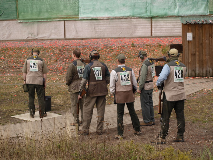 _9051343; Everyone watching as Dom prepare to shoot his second double.
