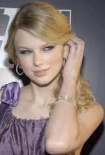 Taylor_Swift_1230497076_3