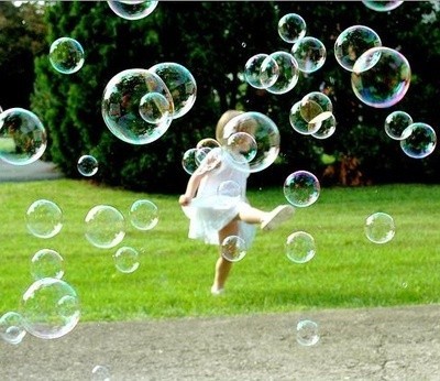 bubbles,bubles,child,bubble,girl,green-1f2ab17166167327ce7d5b4d08de0ecb_h - xXxFunny