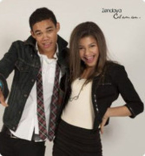 33589400_TCZVDOGSH - zendaya coleman-rocky blue