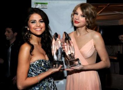 normal_090 - Selena Gomez Award Shows 2O11 January O5 People Choice s Awards
