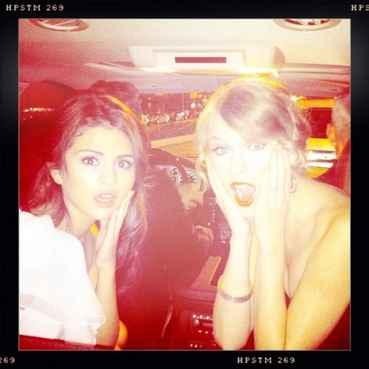 Selena-Gomez-Taylor-Swift-Peoples-Choice-2011 - Hello