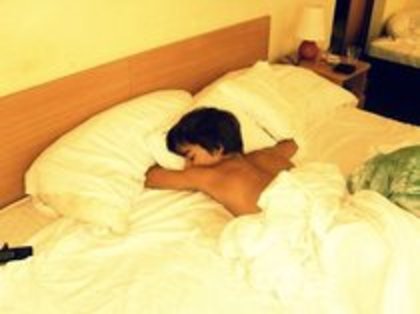 Justin Bieber - Justin Bieber  shhh sleeping