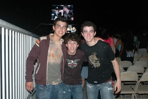 tb_500_mare_8529_jonas_brothers_8