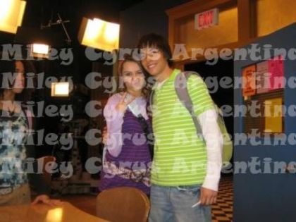 Miley Cyrus - On The Set Of Hannah Montana (16)