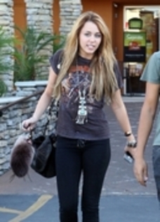 26273170_HIUPDWBWG - x At Panera Restaurant in Los Angeles