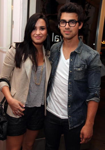 JW_JoeDemiBoutique_0428-003 - JOE and Demi-Joe and Demi at the Revival Boutique Opening